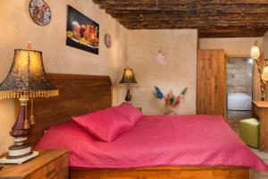 صورة لـ World Cave House - Hotel & Swimming Pool في أوروغوب