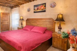 صورة لـ World Cave House - Hotel & Swimming Pool في أوروغوب