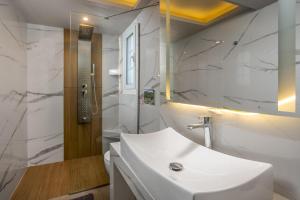Koupelna v ubytování Afantou Golf Luxury Villa