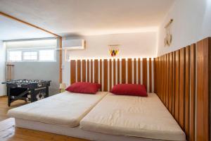 Postel nebo postele na pokoji v ubytování Afantou Golf Luxury Villa