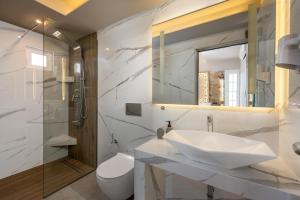 Koupelna v ubytování Afantou Golf Luxury Villa