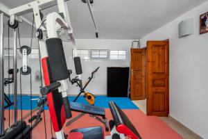 Fitness centrum a/nebo fitness zařízení v ubytování Afantou Golf Luxury Villa