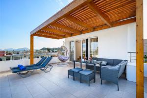 Posezení v ubytování Afantou Golf Luxury Villa