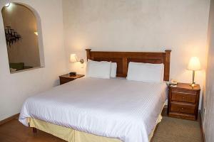 Posteľ alebo postele v izbe v ubytovaní Hostal de La Monja