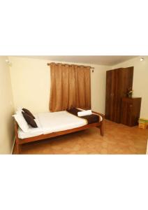 Postel nebo postele na pokoji v ubytování kollanoor guest house