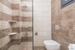 Koupelna v ubytování ELMARA Luxury Villa 3 - Next to the Beach + 12 fotografií