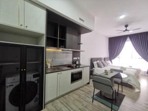 Kuchyň nebo kuchyňský kout v ubytování Millerz Square by Rverse Suite