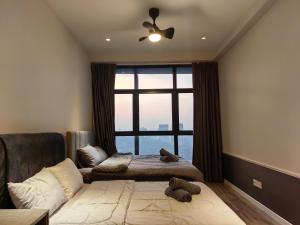 Postel nebo postele na pokoji v ubytování Millerz Square by Rverse Suite