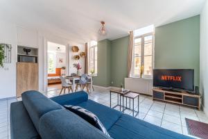 Televisyen dan/atau pusat hiburan di Le Beaumont - Barbieux - 3 lits - Wifi - Parking - Terrasse privé