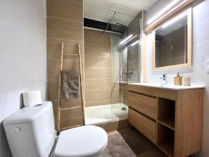 Ένα μπάνιο στο Grand logements - 3 chambres +14 φωτογραφίες