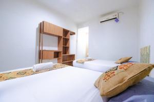 Postel nebo postele na pokoji v ubytování Apartmen Kak Okoh