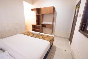 Postel nebo postele na pokoji v ubytování Apartmen Kak Okoh