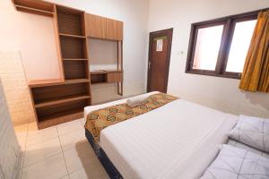 Postel nebo postele na pokoji v ubytování Apartmen Kak Okoh