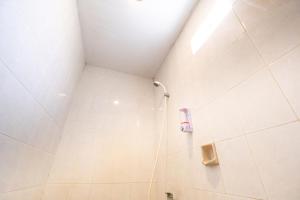 Koupelna v ubytování Apartmen Kak Okoh