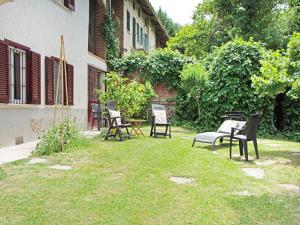 Vonkajšia záhrada v ubytovaní Holiday home in Asti with a lovely hill view from the garden