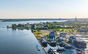 Výhled na řeku, která protéká v blízkosti apartmánu