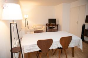 Foto dalla galleria di Hermès Apartment - Versailles Château a Versailles