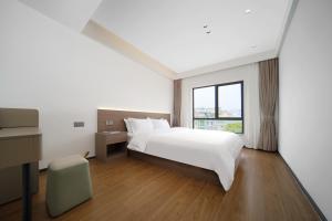 Llit o llits en una habitació de 贵客心宿 Xiamen Guike Xinsu