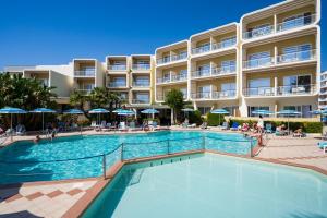Bazén v ubytování Hotel Florida nebo v jeho okolí