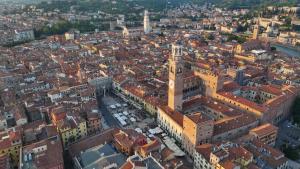 Nespecifikovaný výhled na destinaci Verona nebo výhled na město při pohledu z apartmánu