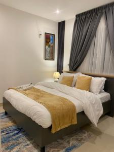 a bedroom with a large bed with a window at Luxury 2 bedrooms Labone Loft suites in Accra +49 photos