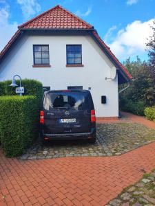 Fotografie z fotogalerie ubytování Haus Kehr-Wieder mit Wallbox für E-Pkw v destinaci Zingst