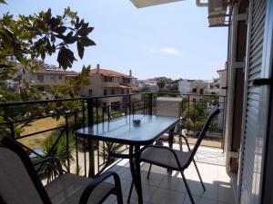 Μπαλκόνι ή βεράντα στο lefkoma