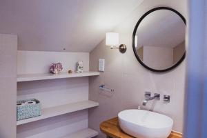 a bathroom with a sink and a mirror at Linhay Cottages 3 in Bathford +33 photos