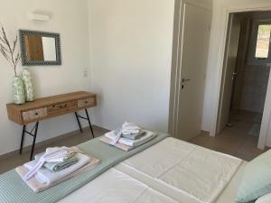 Posteľ alebo postele v izbe v ubytovaní Villa in Finiki with Stunning Sea Views