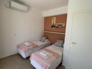 Posteľ alebo postele v izbe v ubytovaní Villa in Finiki with Stunning Sea Views