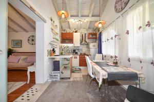 Η κουζίνα ή μικρή κουζίνα στο Apartment Okreti 2364