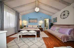 Ένα ή περισσότερα κρεβάτια σε δωμάτιο στο Apartment Okreti 2364