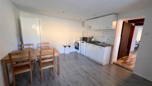 Kuchyň nebo kuchyňský kout v ubytování Apartmánový dom Most pri Bratislave