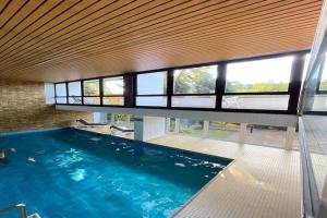 Bazén v ubytování Apartment in Bad Herrenalb with indoor pool nebo v jeho okolí