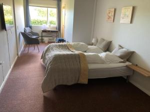 A bed or beds in a room at Møn Golf Resort - Hotel Præstekilde
