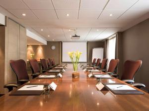 Espace de conférence ou salle de réunion dans l'établissement Le Louis Hotel Versailles Château - MGallery Collection