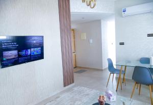 Televiisor ja/või meelelahutuskeskus majutusasutuses Appartement équipé Haut Standing à Hassan Rabat +13 fotot