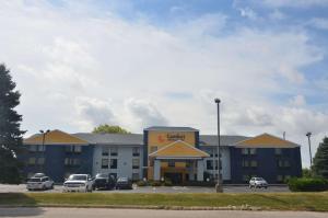 a hotel with cars parked in a parking lot at Comfort Inn & Suites Maumee - Toledo I80-90 in Maumee