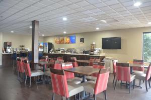 Un restaurante u otro lugar para comer en Comfort Inn & Suites Maumee - Toledo I80-90