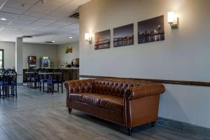 Posezení v ubytování Quality Inn I-75 West Chester-North Cincinnati