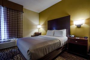 Postel nebo postele na pokoji v ubytování Quality Inn I-75 West Chester-North Cincinnati