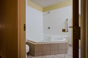 Koupelna v ubytování Quality Inn I-75 West Chester-North Cincinnati