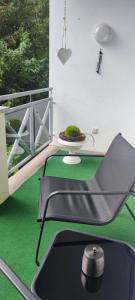 a chair and a table on a green floor at 2 Zimmer Wohnung, Küche, Bad, Balkon, Netflix in Alzey +18 photos
