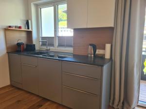Kuchyňa alebo kuchynka v ubytovaní Appartement Bergzauber