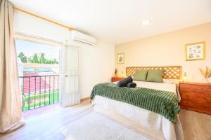 Ένα ή περισσότερα κρεβάτια σε δωμάτιο στο House Natura Málaga
