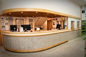 a lobby of a hospital with a reception counter at Hotel Regina Rio de Janeiro in Rio de Janeiro