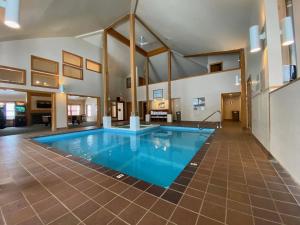 Πισίνα στο ή κοντά στο Trail Creek 64 - 1 BR with Loft, Ski Home Trail, Bus, Hot Tub, Pool!