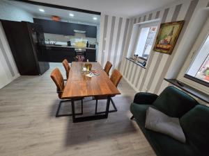 Kuchyň nebo kuchyňský kout v ubytování Havel Suites