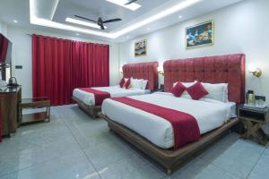 Hotel The Vaishvik客房内的一张或多张床位