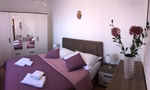 Ένα ή περισσότερα κρεβάτια σε δωμάτιο στο Apartment Tonci